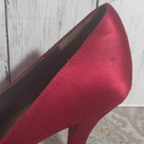 Me too satin red pumps size US 8m - Picture 3 of 9